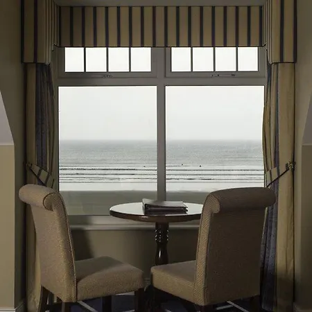 Hotel The Sandhouse And Marine 4*