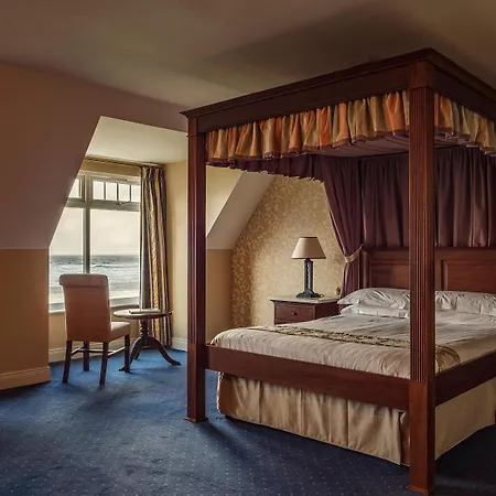 Hotel The Sandhouse And Marine 4*