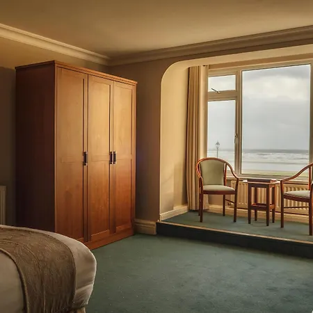 Hotel The Sandhouse And Marine 4*